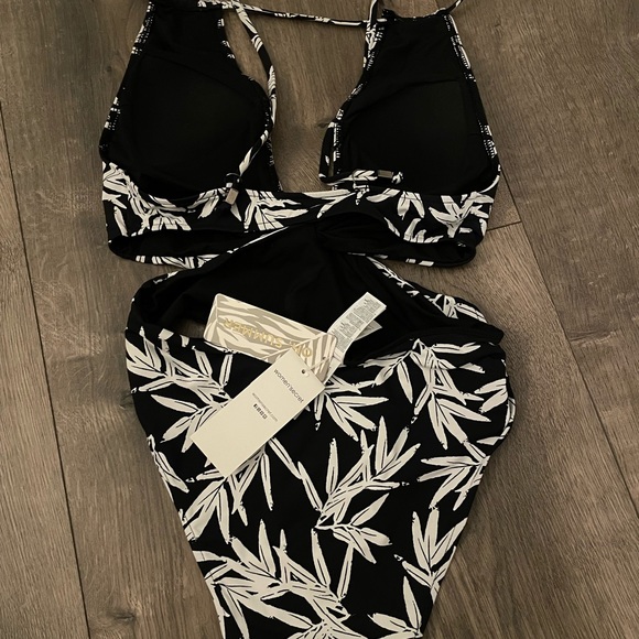 Women’secret 👙 one piece black and white swim suit - Picture 5 of 7